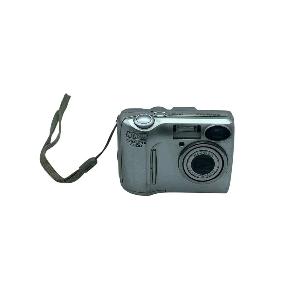 Vtg Nikon Coolpix 4600 Digital‎ Camera 4MP 3x Optical Zoom Silver With Strap Y2K